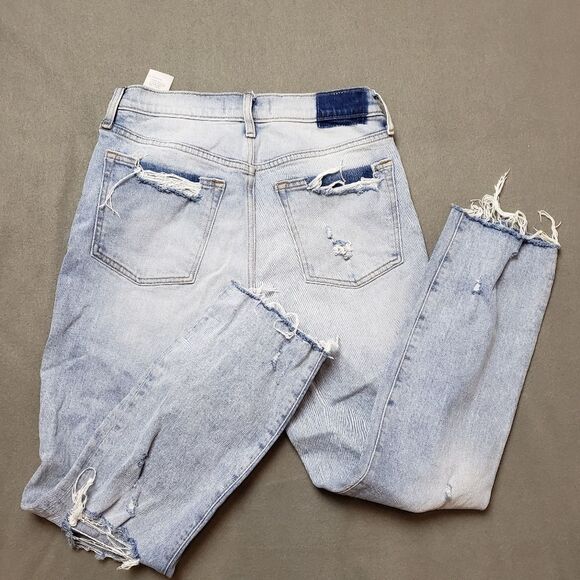 ABERCROMBIE & Fitch • Mid rise Boyfriend Jean in Medium Blue Distressed • 26 - Picture 4 of 14